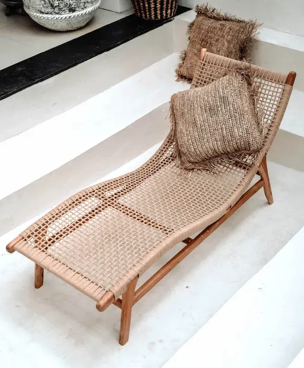 Leżaki z drewna jako stylowy wybór